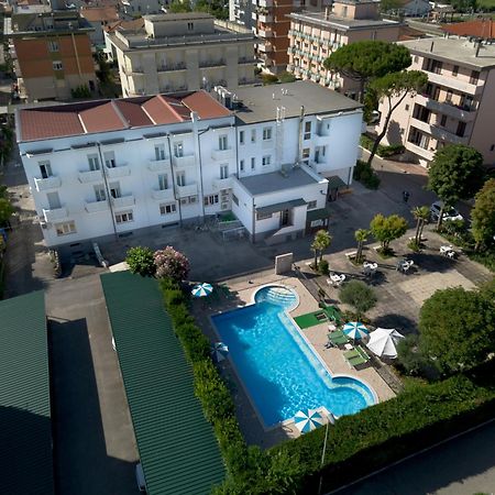 Hotel Vannini Римини Екстериор снимка