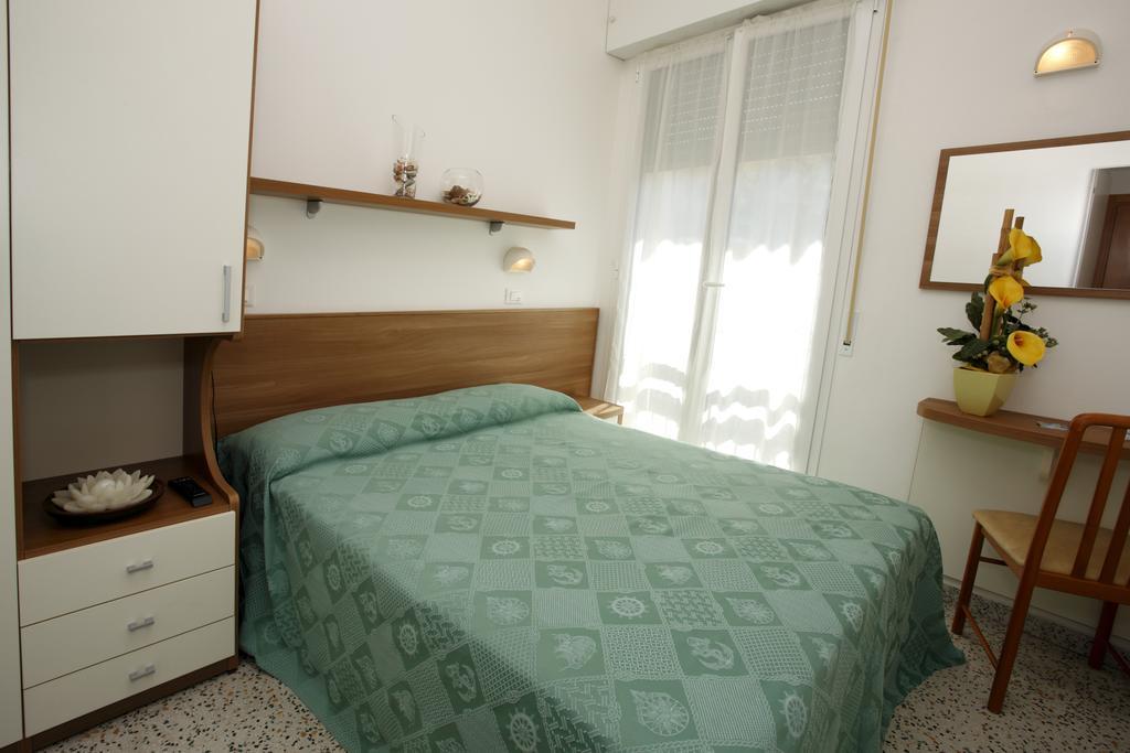 Hotel Vannini Римини Стая снимка