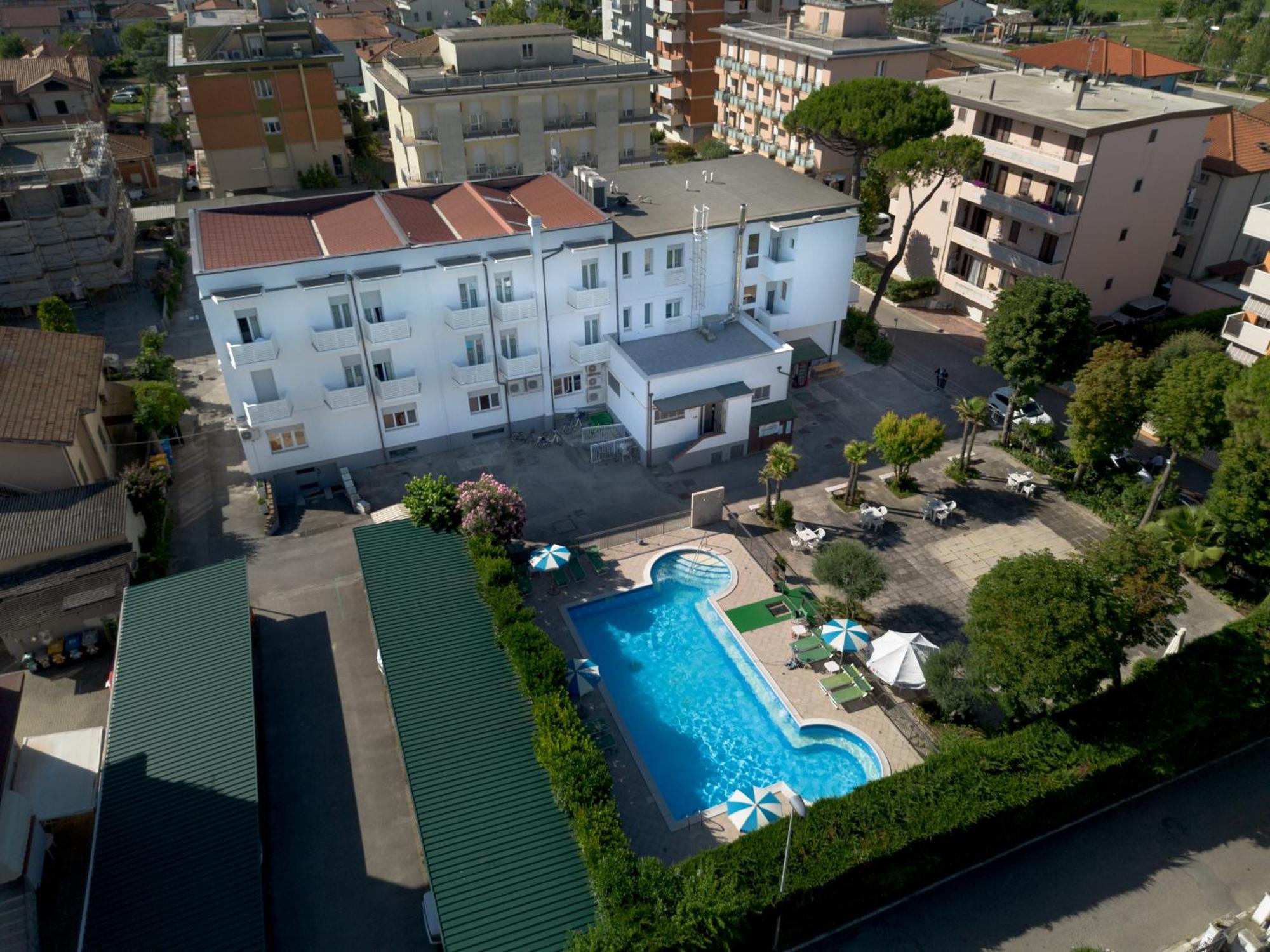 Hotel Vannini Римини Екстериор снимка