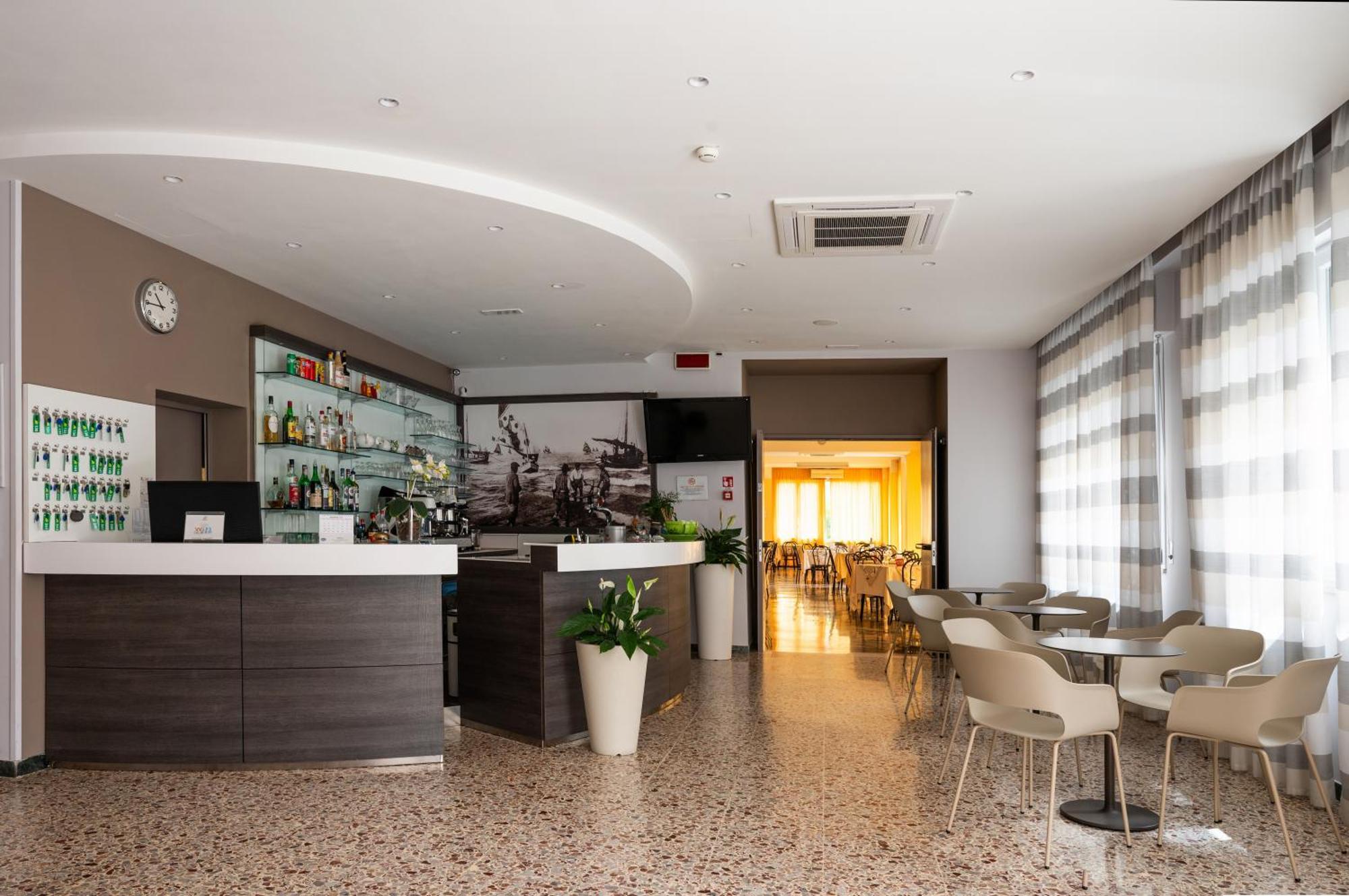 Hotel Vannini Римини Екстериор снимка