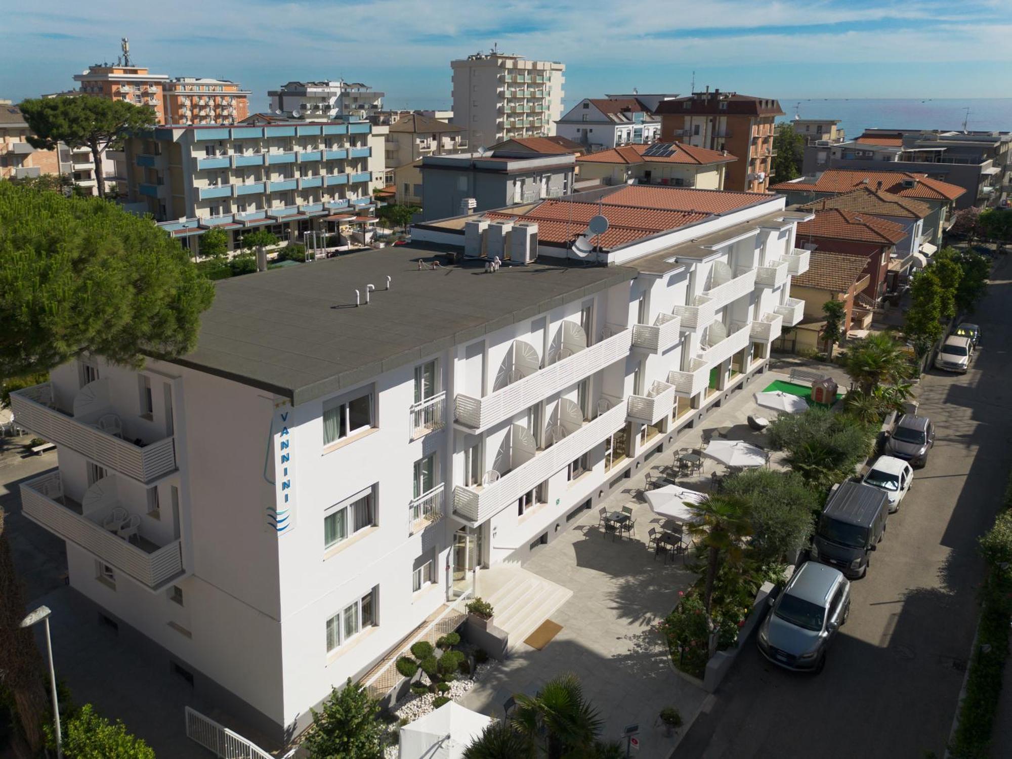 Hotel Vannini Римини Екстериор снимка