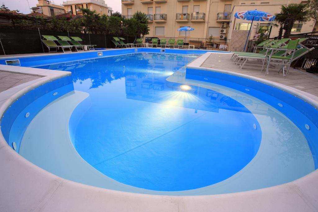 Hotel Vannini Римини Екстериор снимка