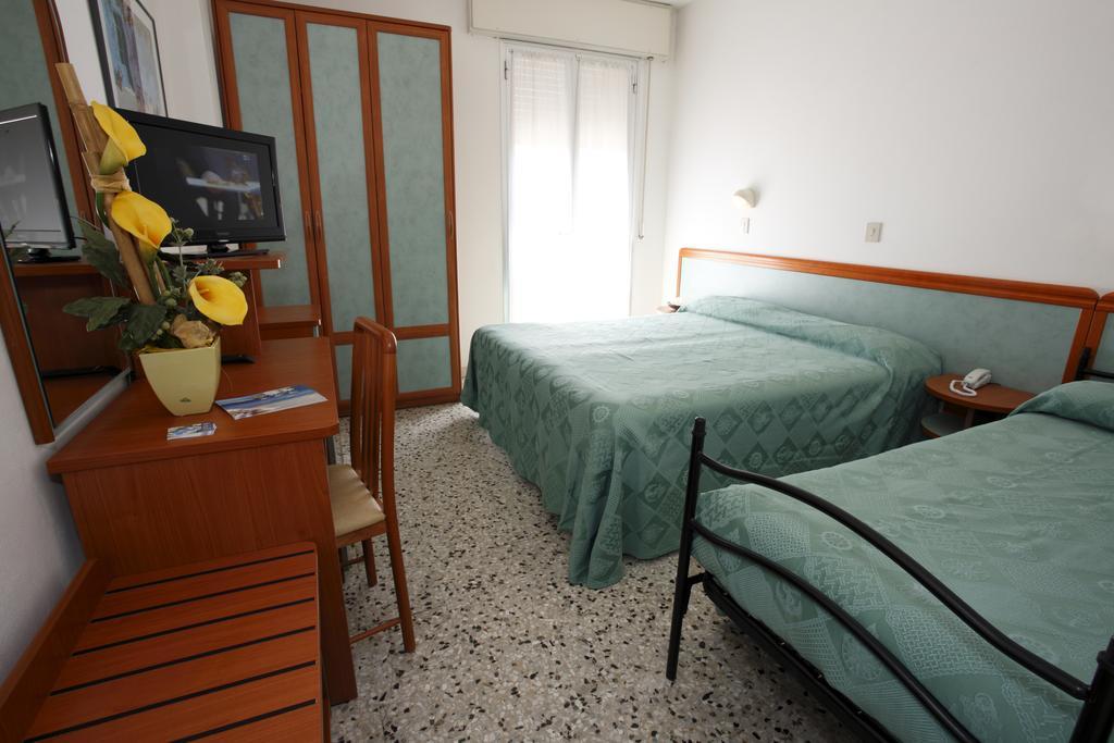 Hotel Vannini Римини Стая снимка
