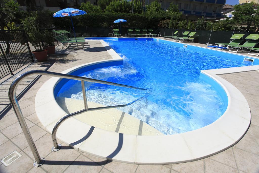 Hotel Vannini Римини Екстериор снимка