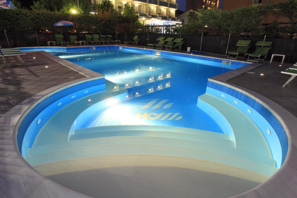 Hotel Vannini Римини Екстериор снимка