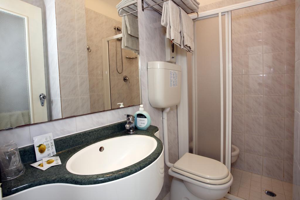 Hotel Vannini Римини Стая снимка