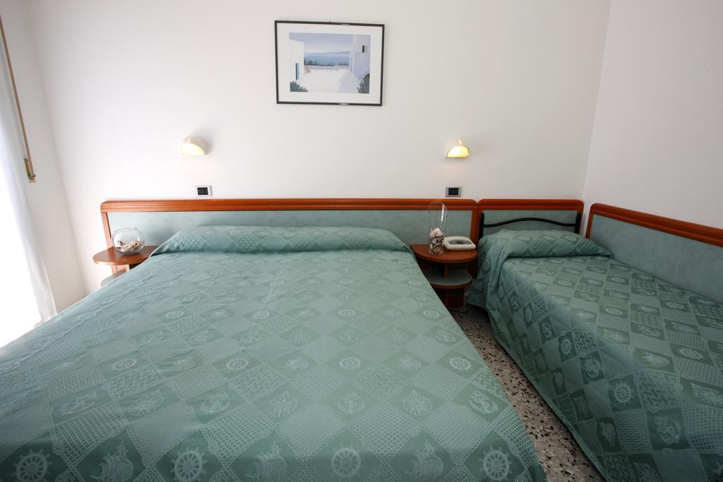 Hotel Vannini Римини Стая снимка