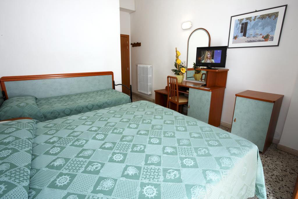 Hotel Vannini Римини Стая снимка