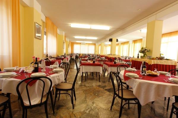 Hotel Vannini Римини Екстериор снимка